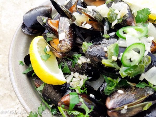 Spicy Mussels in White Wine Sauce-3