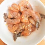Seasoned shrimps for the camarones empanizados (battered fried shrimps)