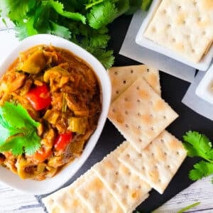 Antipasto de Atun served in a small dip bowl with a side of saltine crackers.