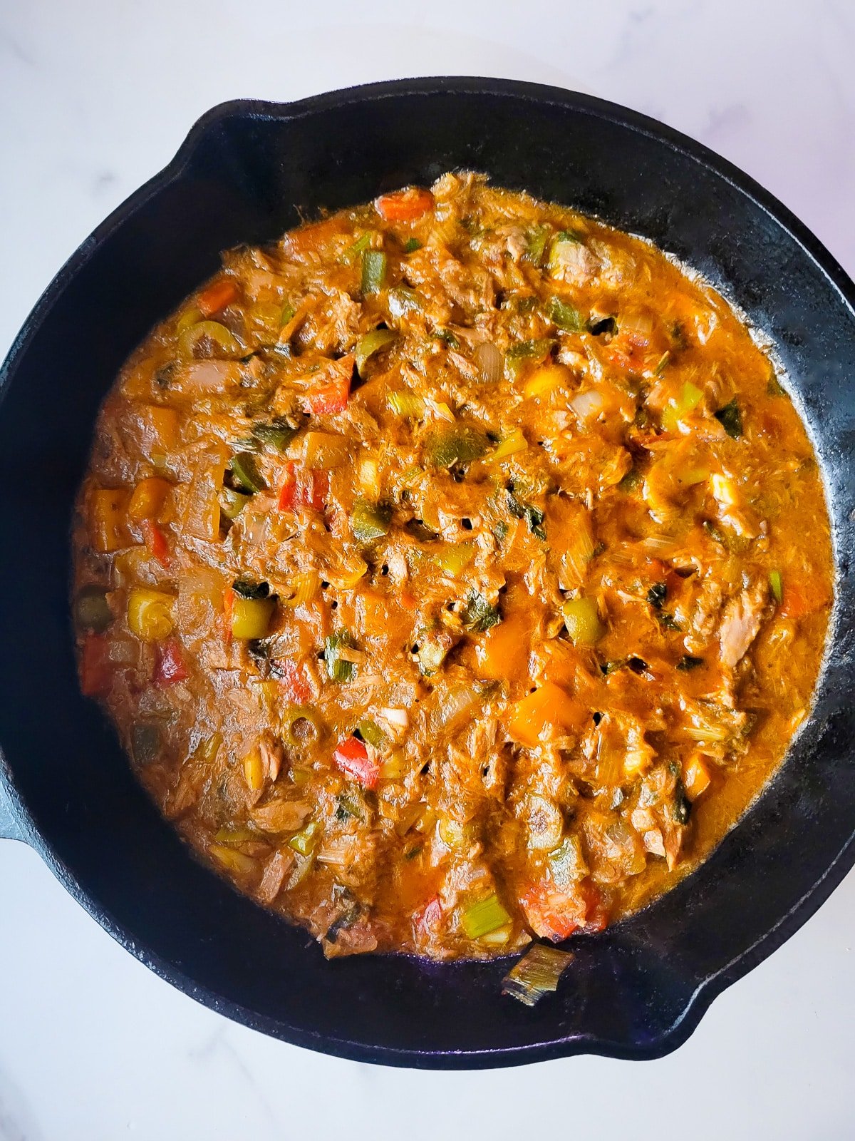 The antipasto de atun is fully cooked in the cast iron skillet.