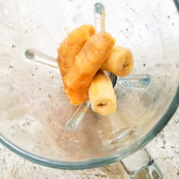 Peeled plantains in a blender.