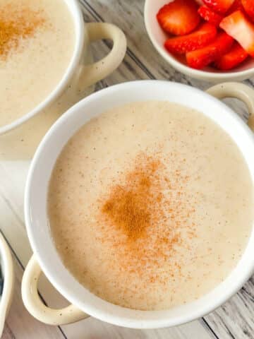 Puerto Rican Oatmeal served in small bowls and sprinkled with cinnamon.